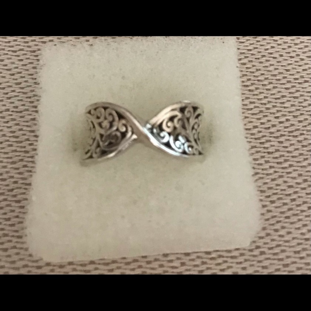 Lois Hill size 7 Sterling Silver